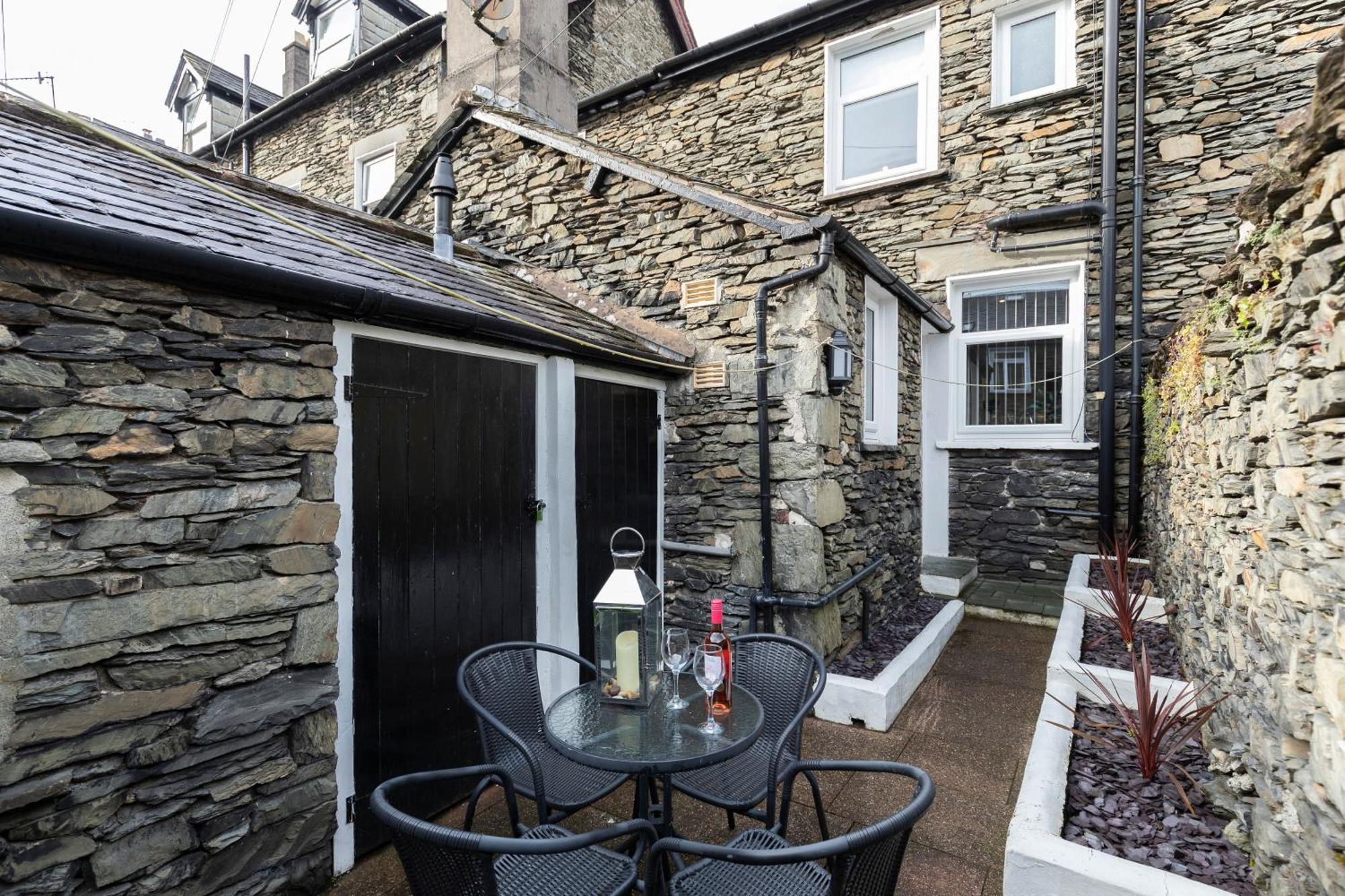 Sheila'S Cottage Bowness Exterior photo